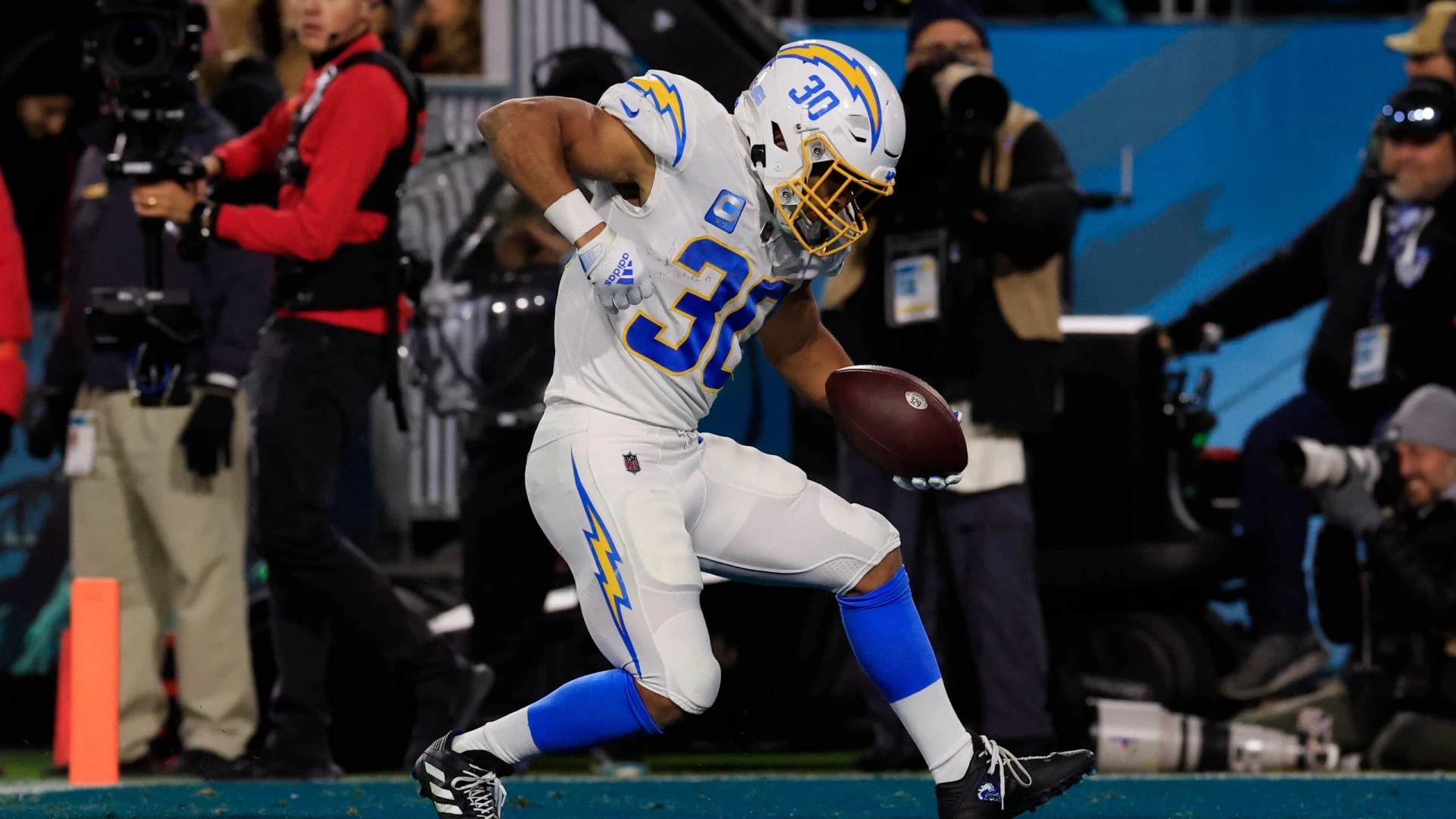 RB Austin Ekeler to Remain with Chargers