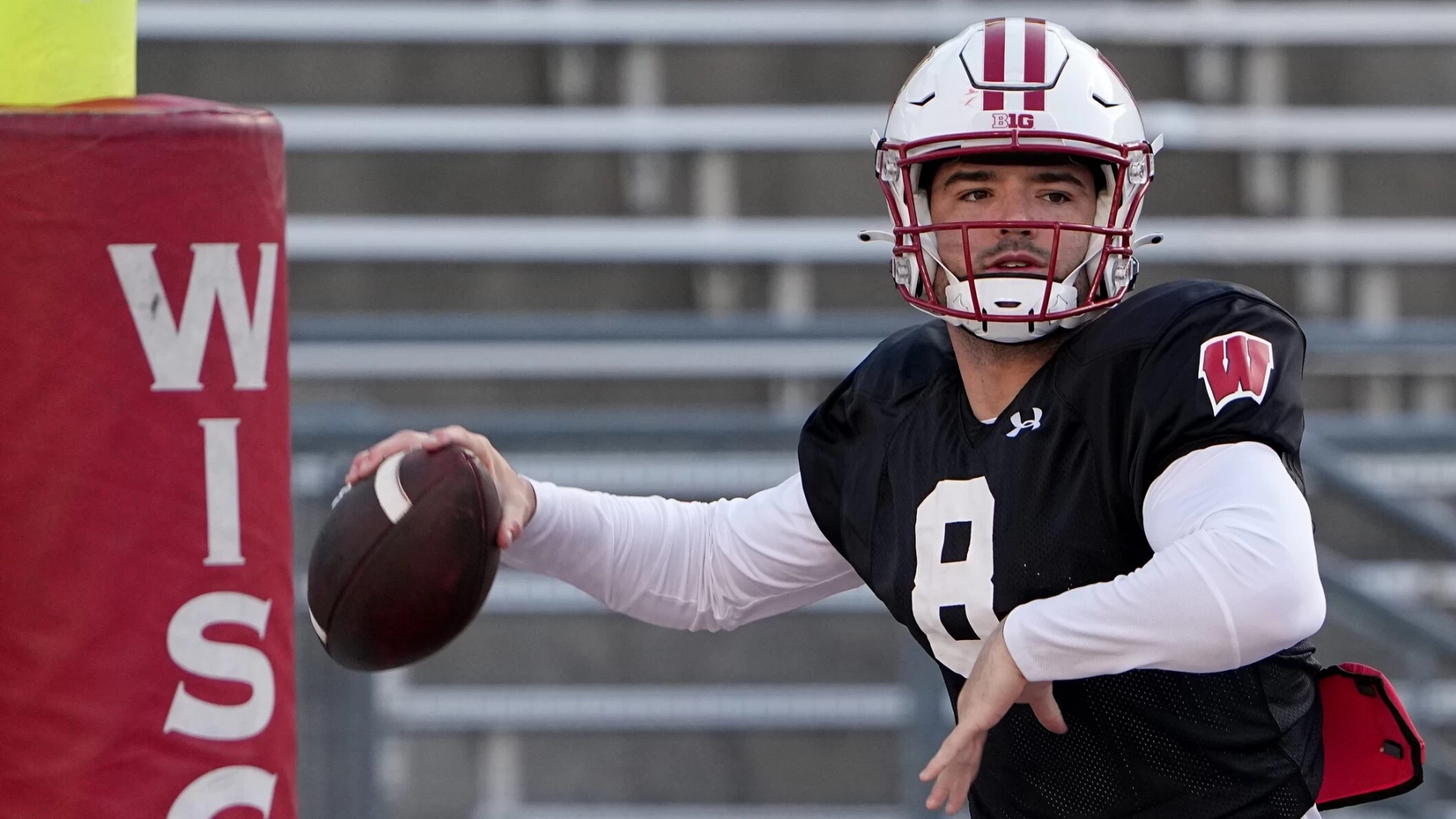 Wisconsin Badgers Preview, Predictions & Season Win Total Pick
