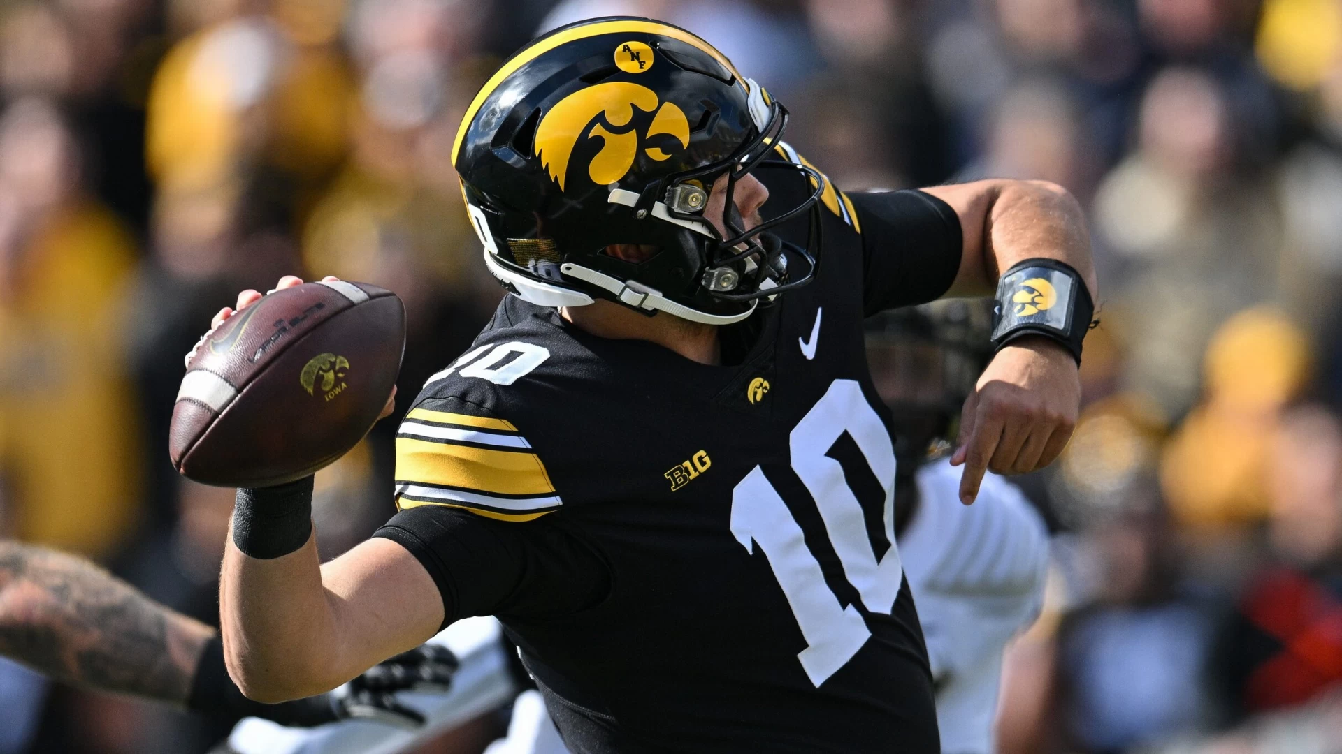 Iowa-Minnesota Weather Forecast: Temperature, Rain, & Wind in Iowa City