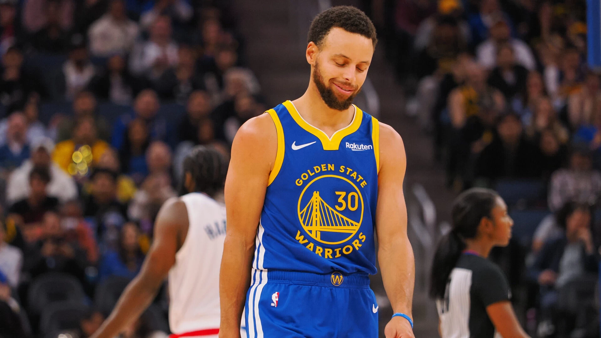 Steph Curry Helps Lead Warriors to Win Over Clippers