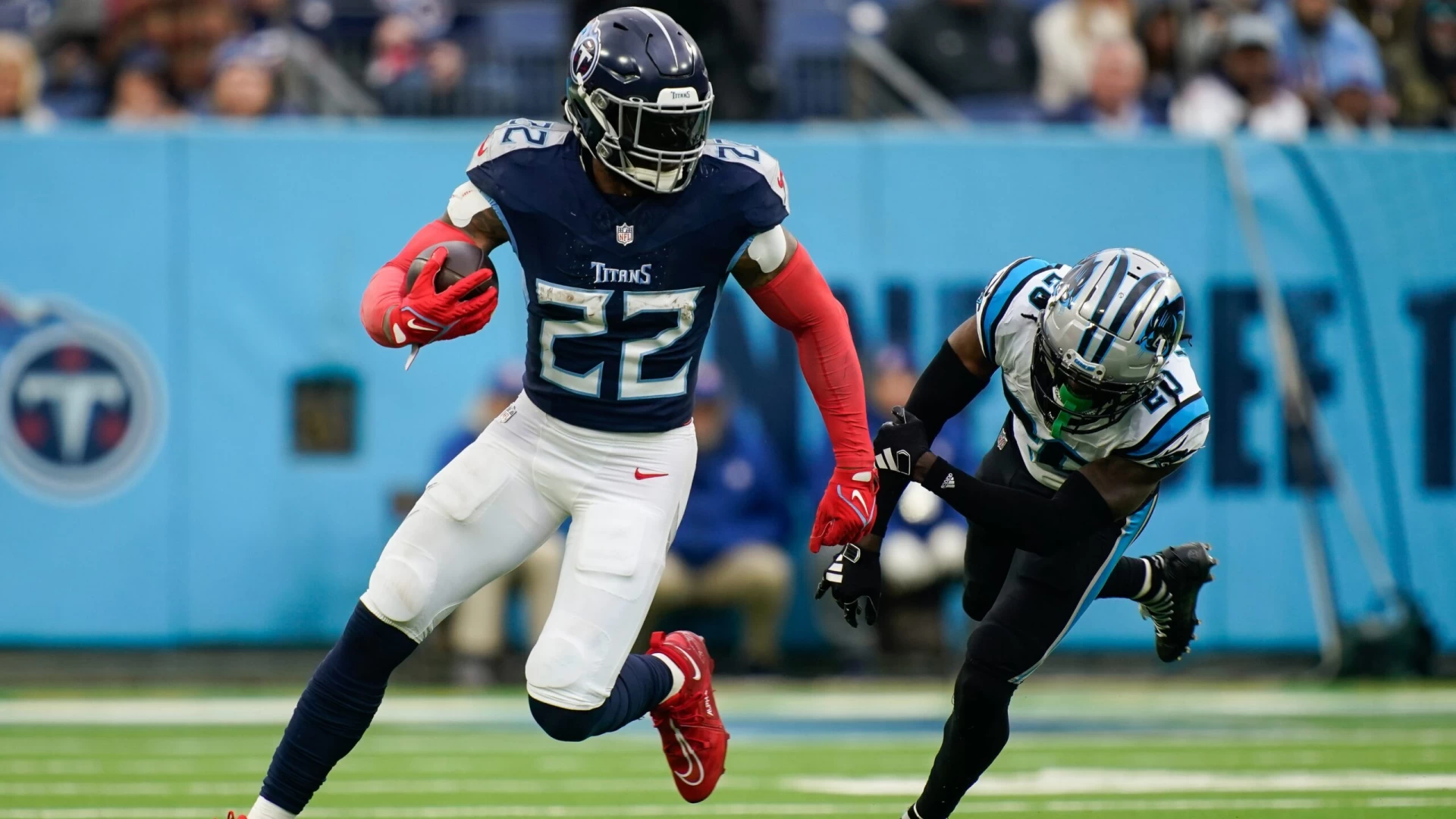 Titans’ Derrick Henry Faces Stiff Test vs. Dolphins on MNF