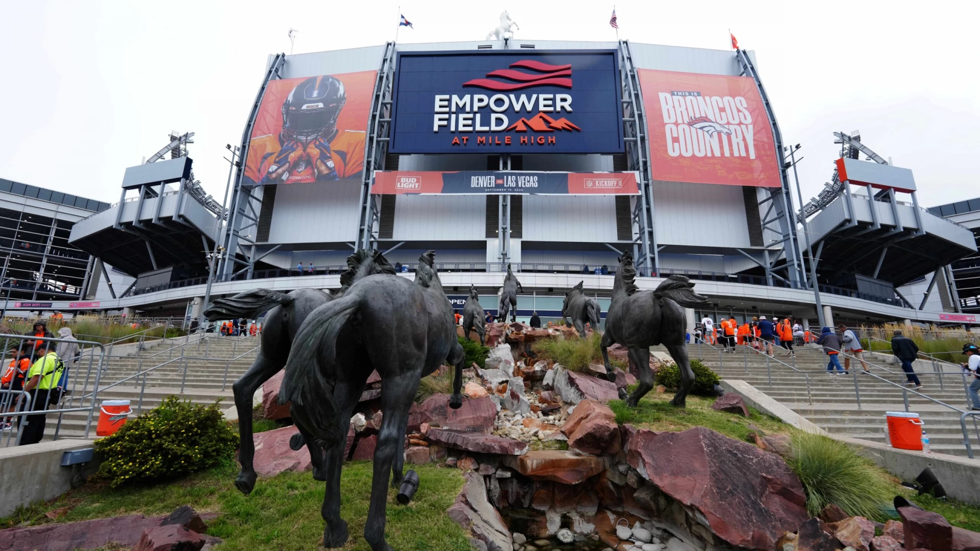 Patriots-Broncos Weather Forecast: Temperature, Rain, & Wind in Denver