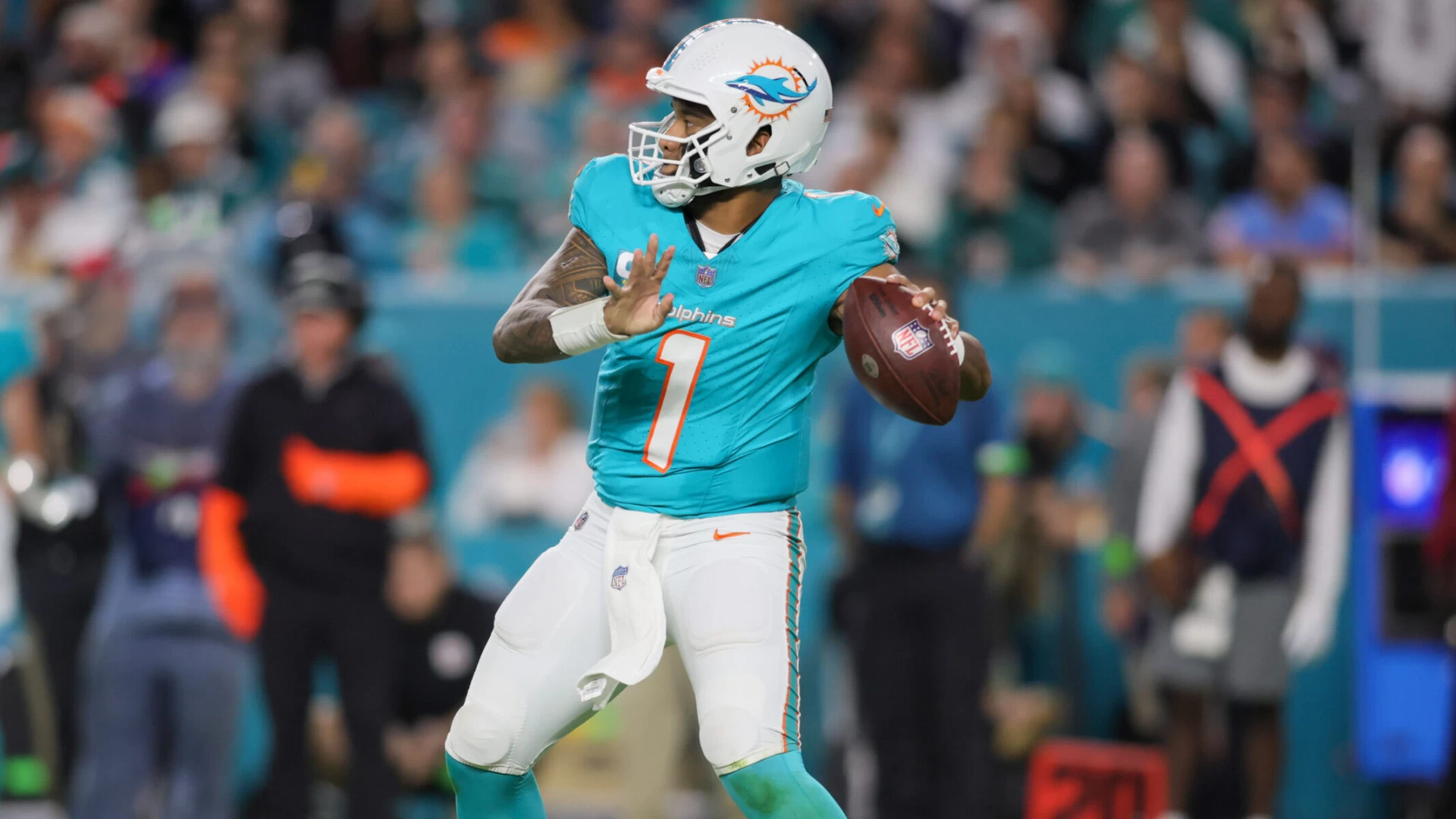 Cowboys vs. Dolphins: Boomer Esiason Likes a Play on the Total