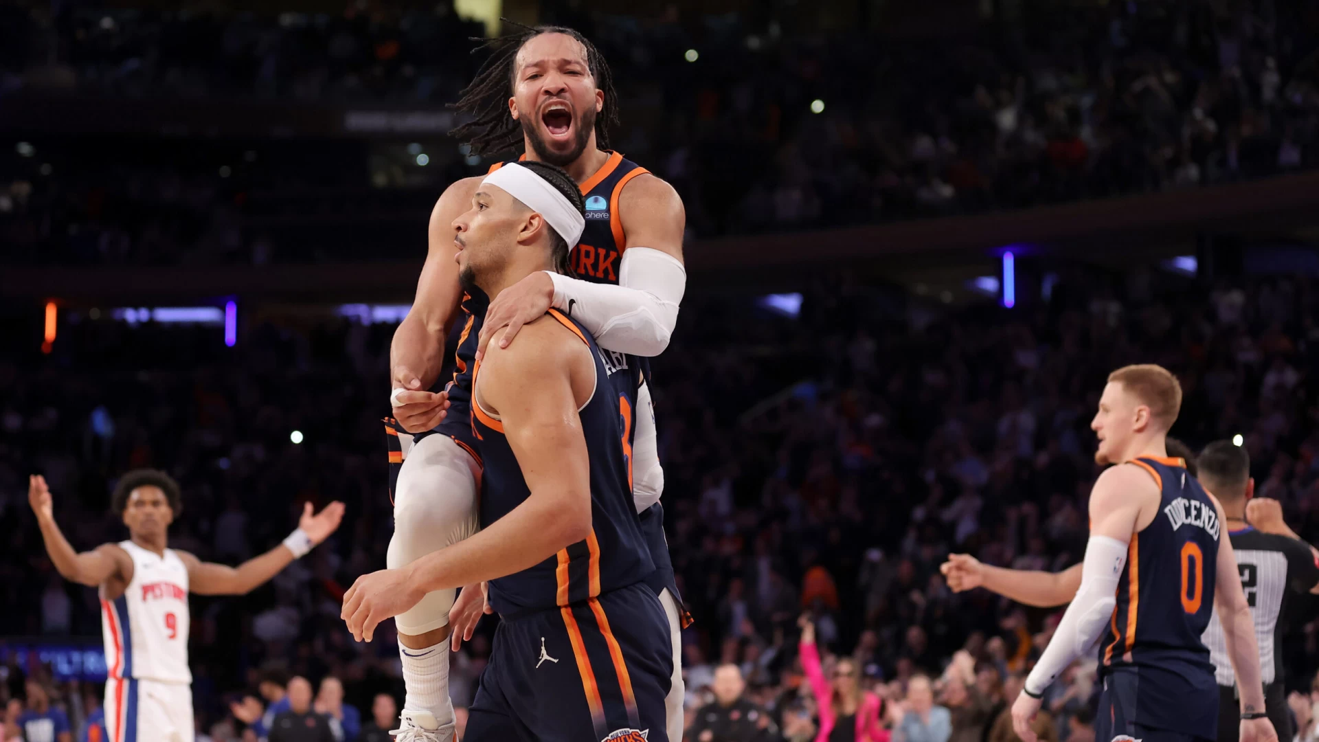 Knicks Survive Wild Finish to Beat Pistons at Home