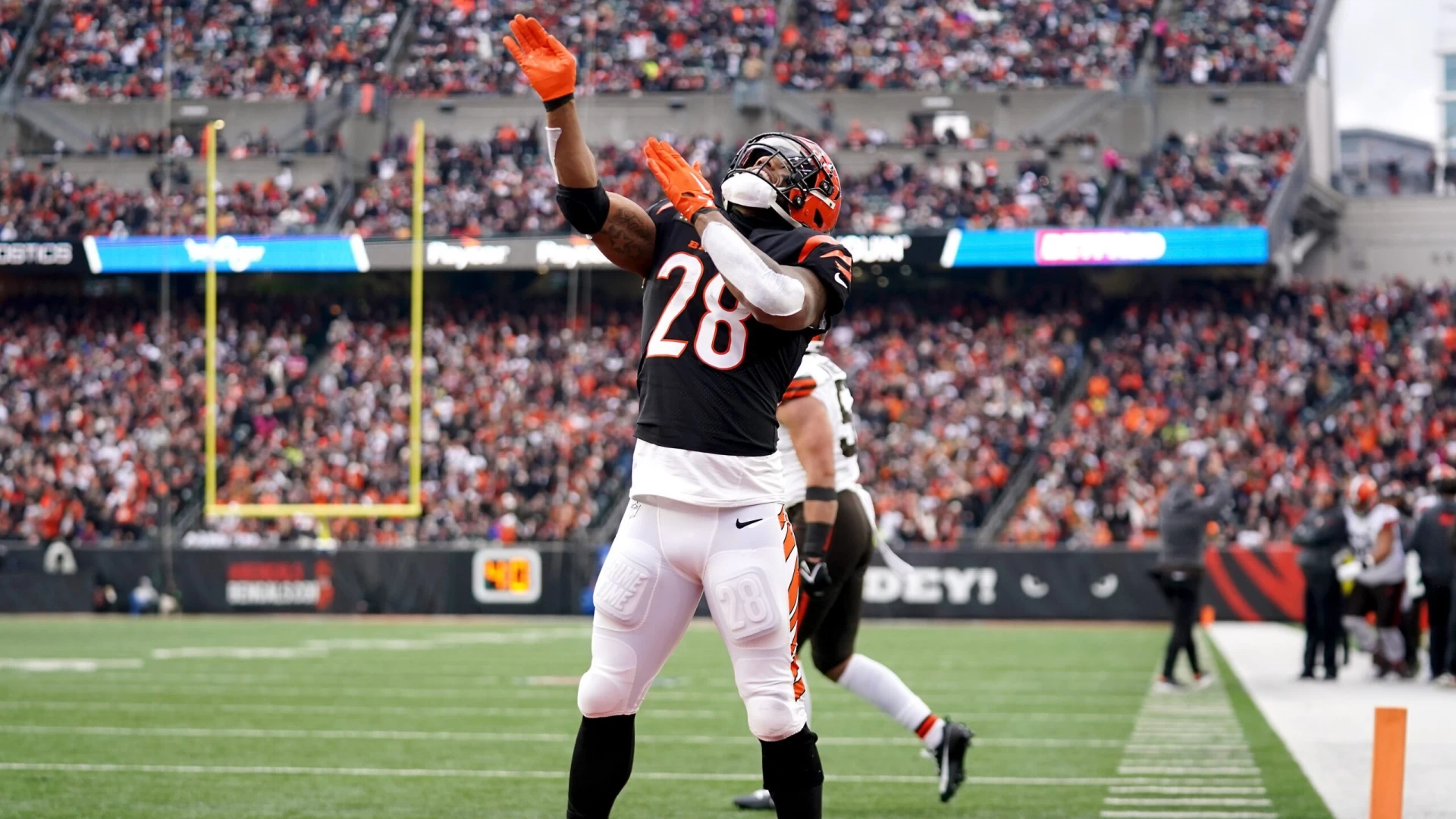 Bengals Trade Joe Mixon to Texans: Boosting Offense for Houston