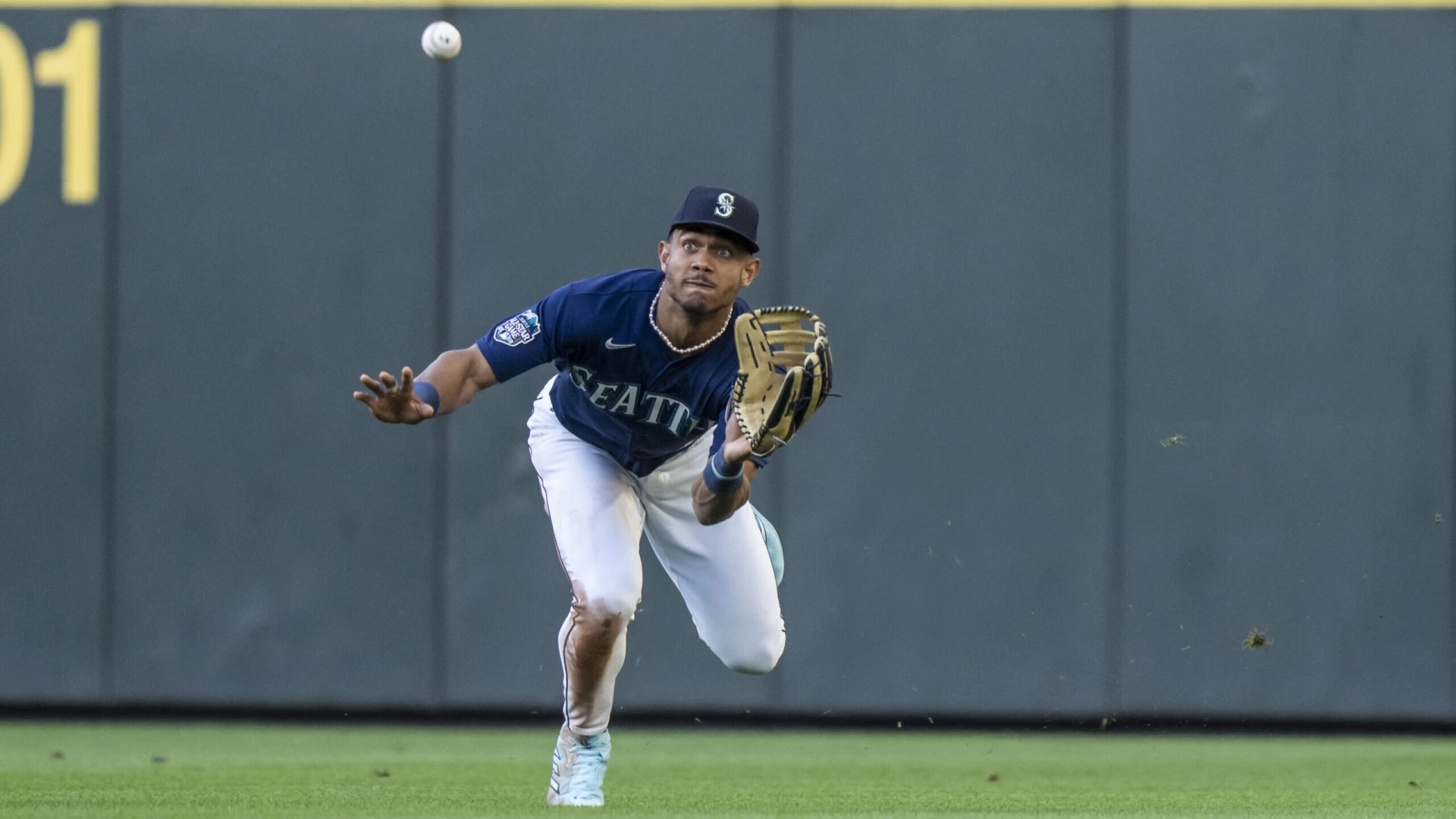MLB’s 6 Elite Defensive Outfielders Spotlight on 2024’s Metrics Darlings