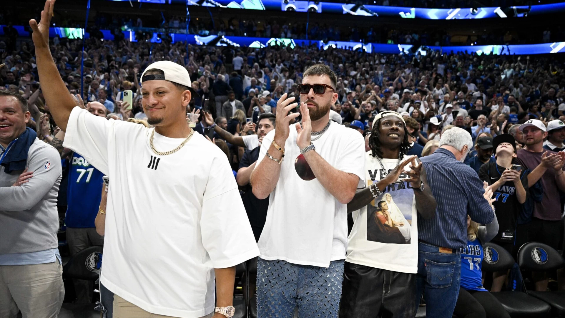 Patrick Mahomes and Chiefs Teammates Support Dallas Mavericks Courtside