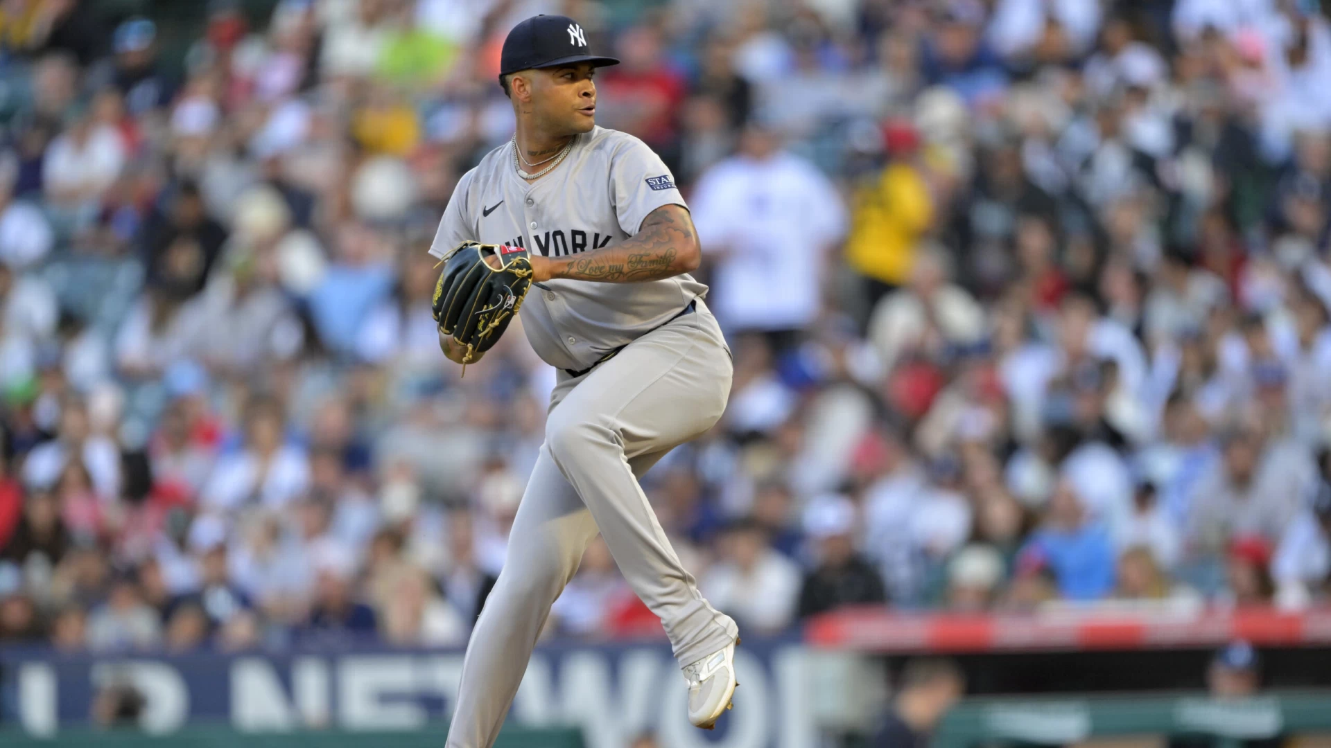 Luis Gil Shines, Anthony Volpe Extends Hitting Streak as Yankees Triumph