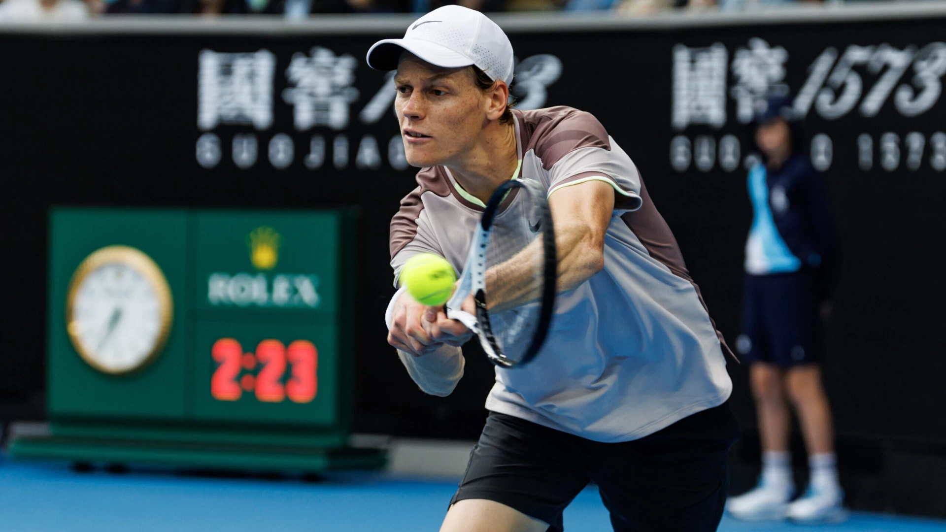 Jannik Sinner Aims for Glory in Halle as World Number One