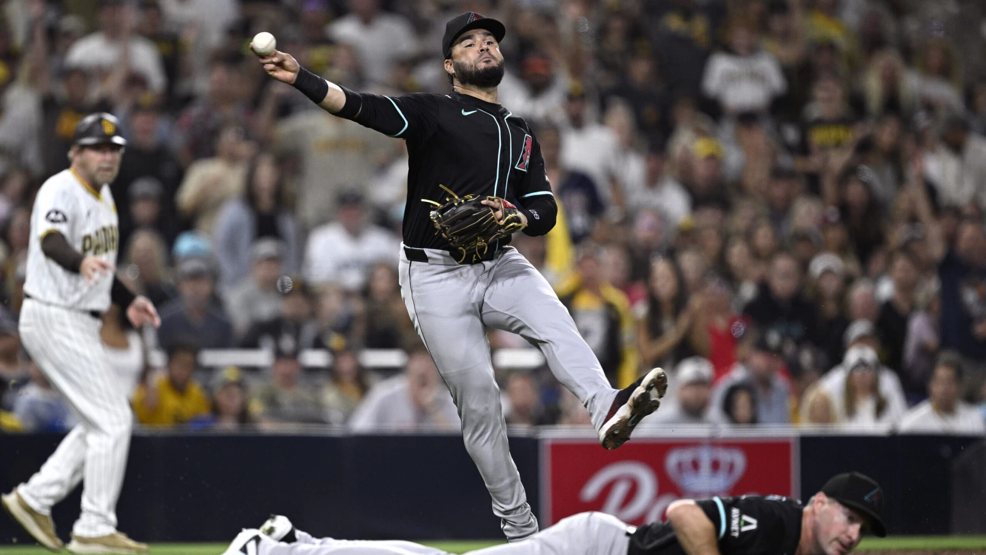 Eugenio Suárez Shines: Key to Diamondbacks’ Playoff Push