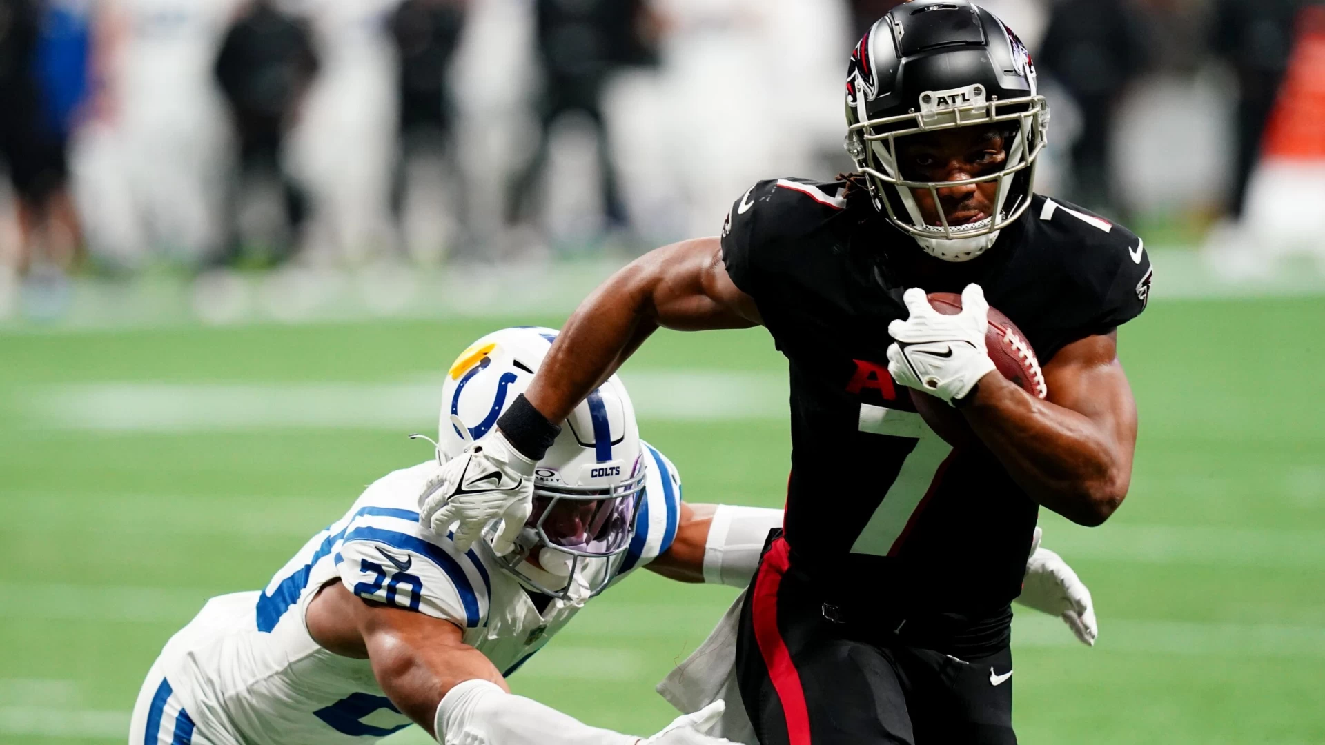 Fantasy Football Debate: Bijan Robinson vs. Breece Hall?
