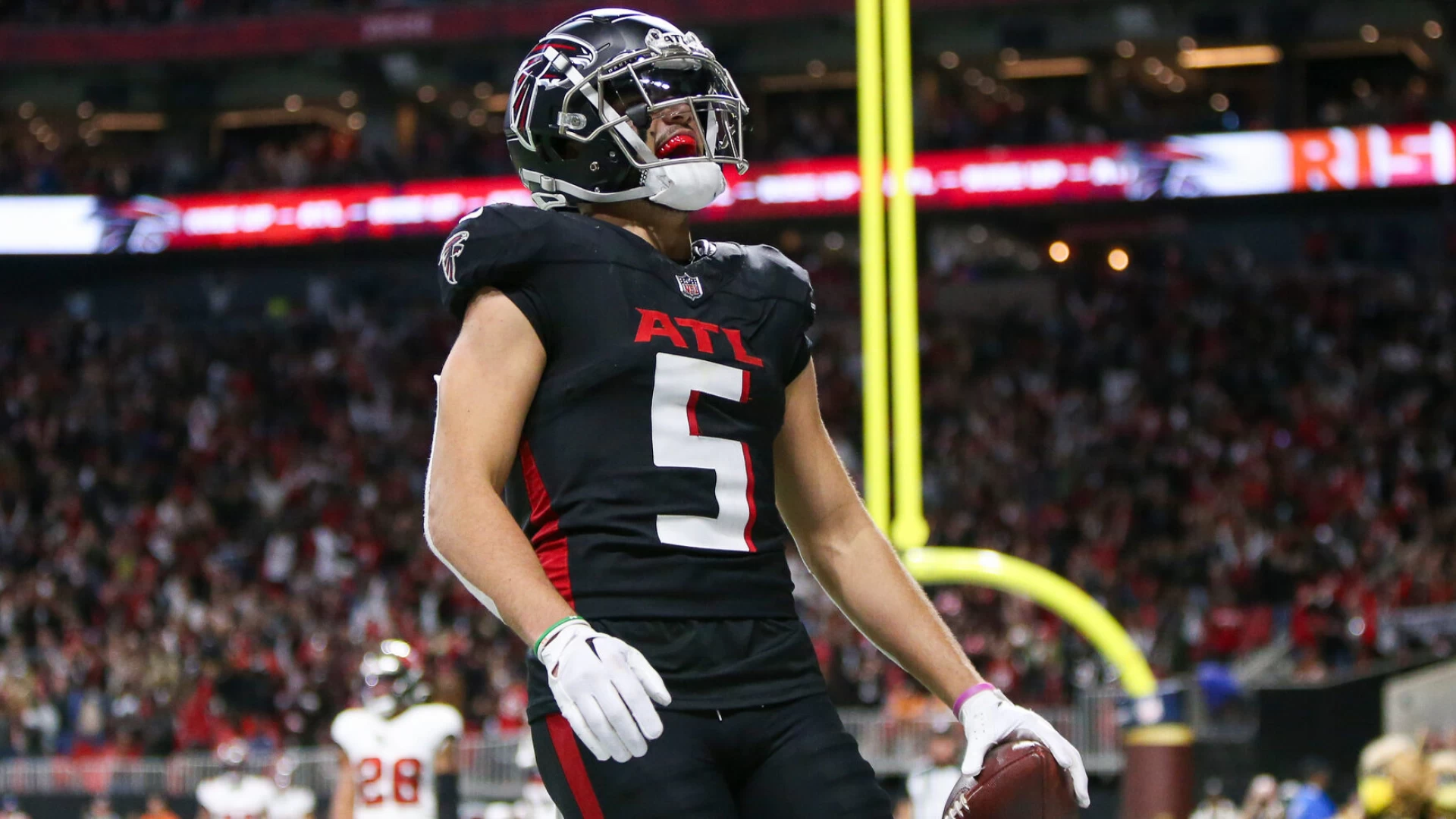 Identifying Key WRs Based on the Better Passing Ecosystem