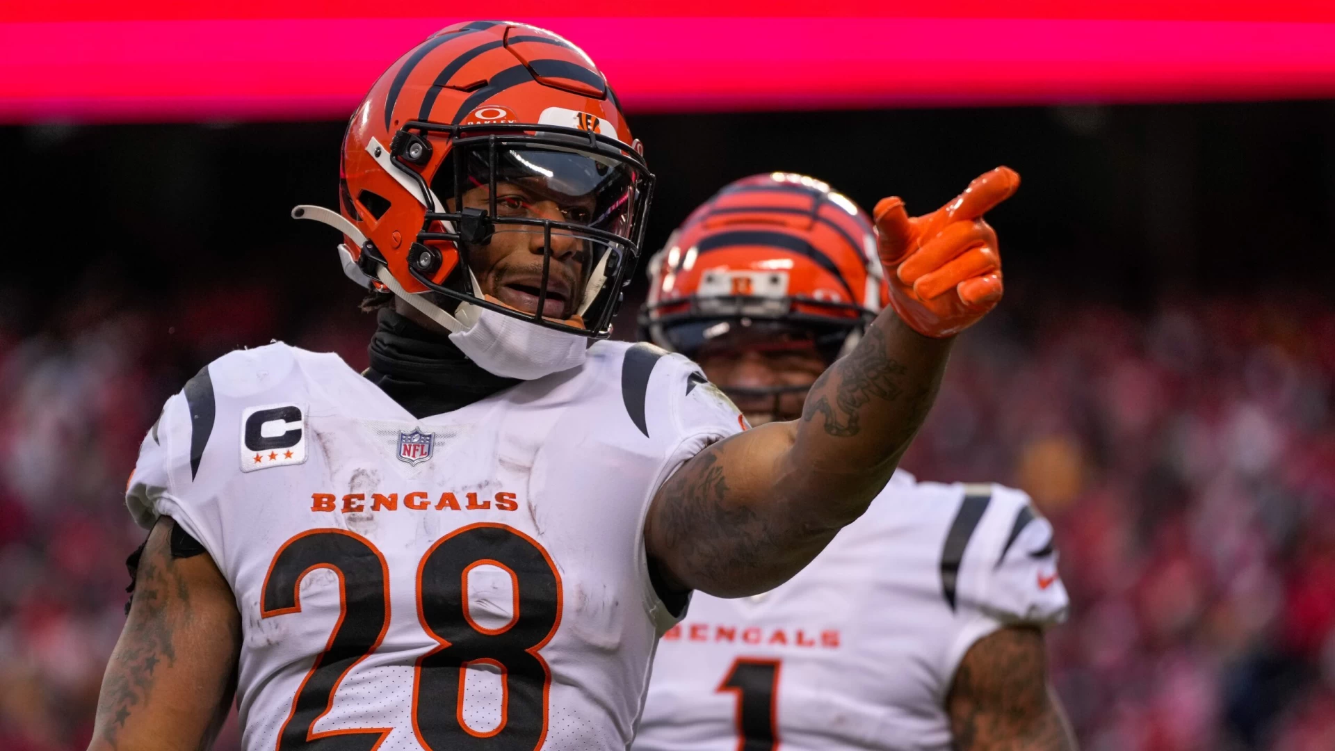 Fantasy Football RB Roulette: Joe Mixon or Kenneth Walker?