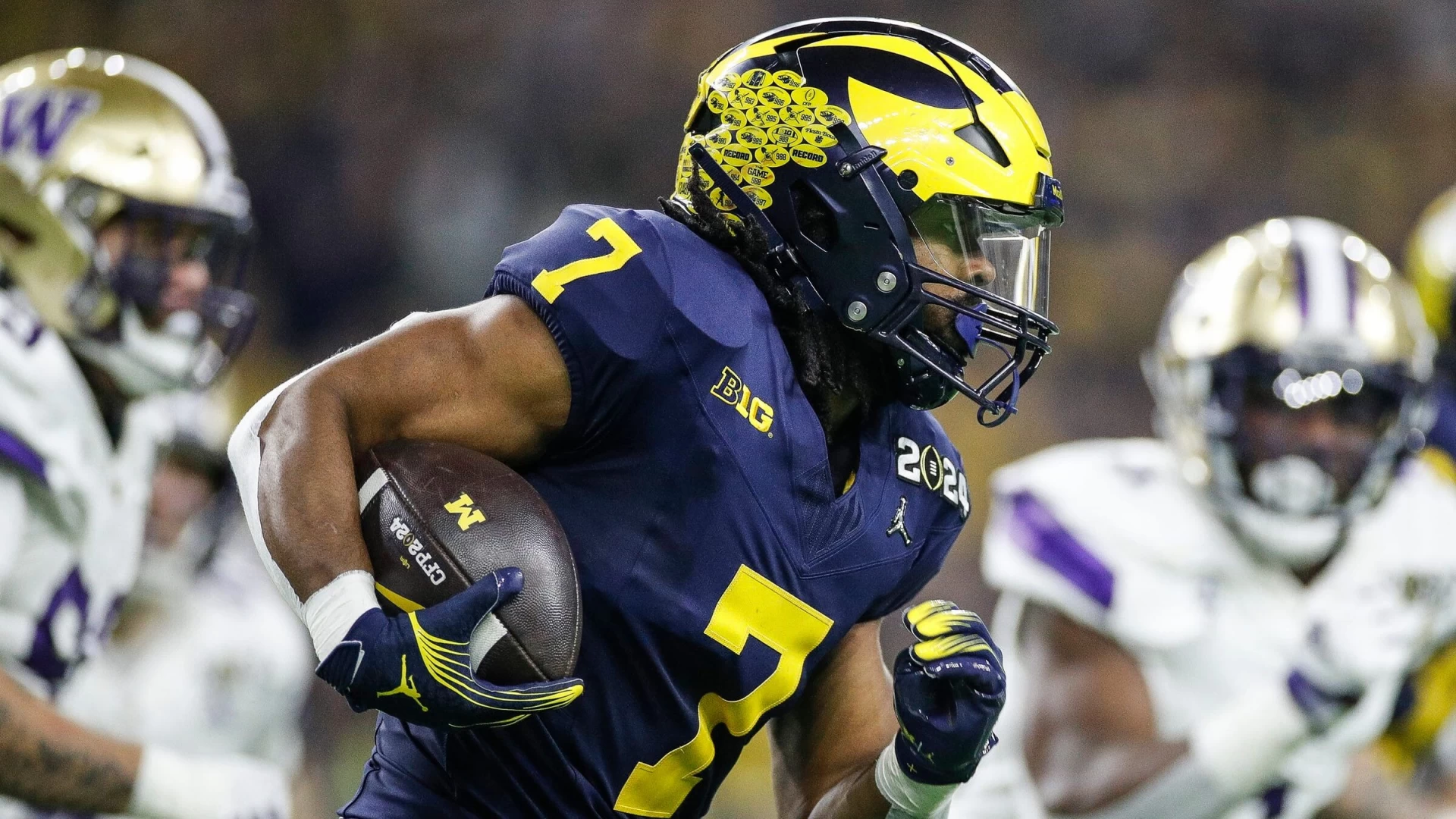 2 Big Ten Running Backs Offer Best Heisman Trophy Betting Value
