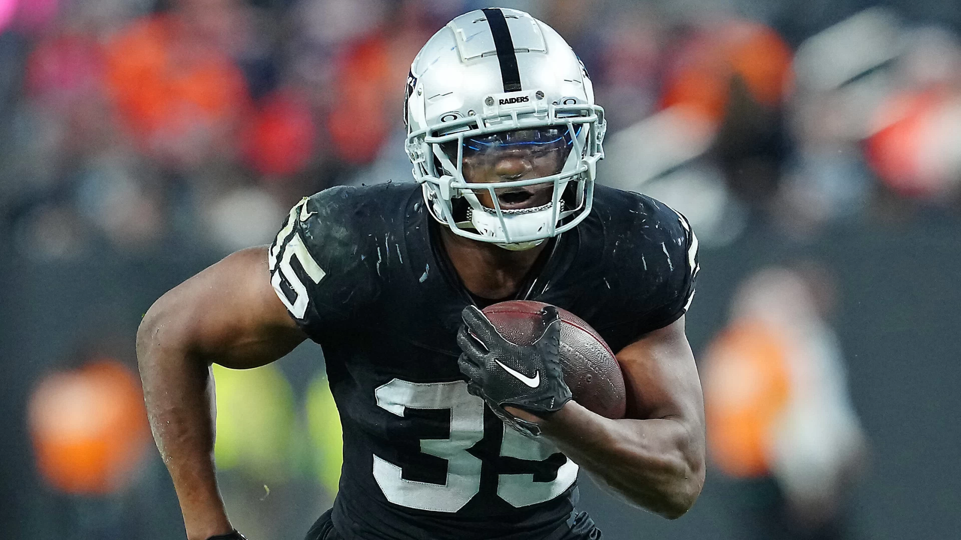Raiders’ Zamir White is the Breakout NFL Running Back to Bet on in 2024