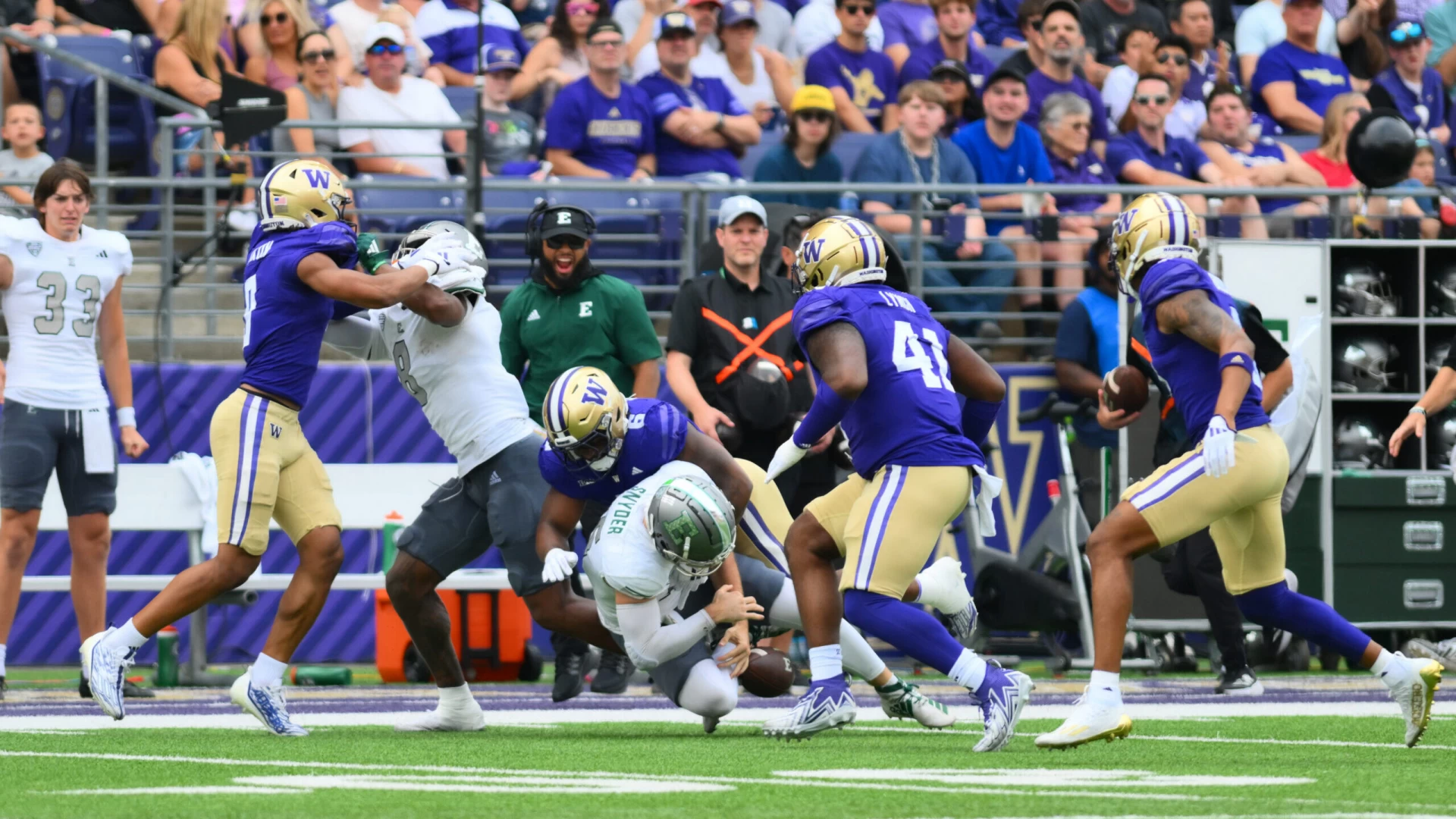 Washington LB Bryun Parham to Redshirt, Eyes Transfer Portal for 2025 Season