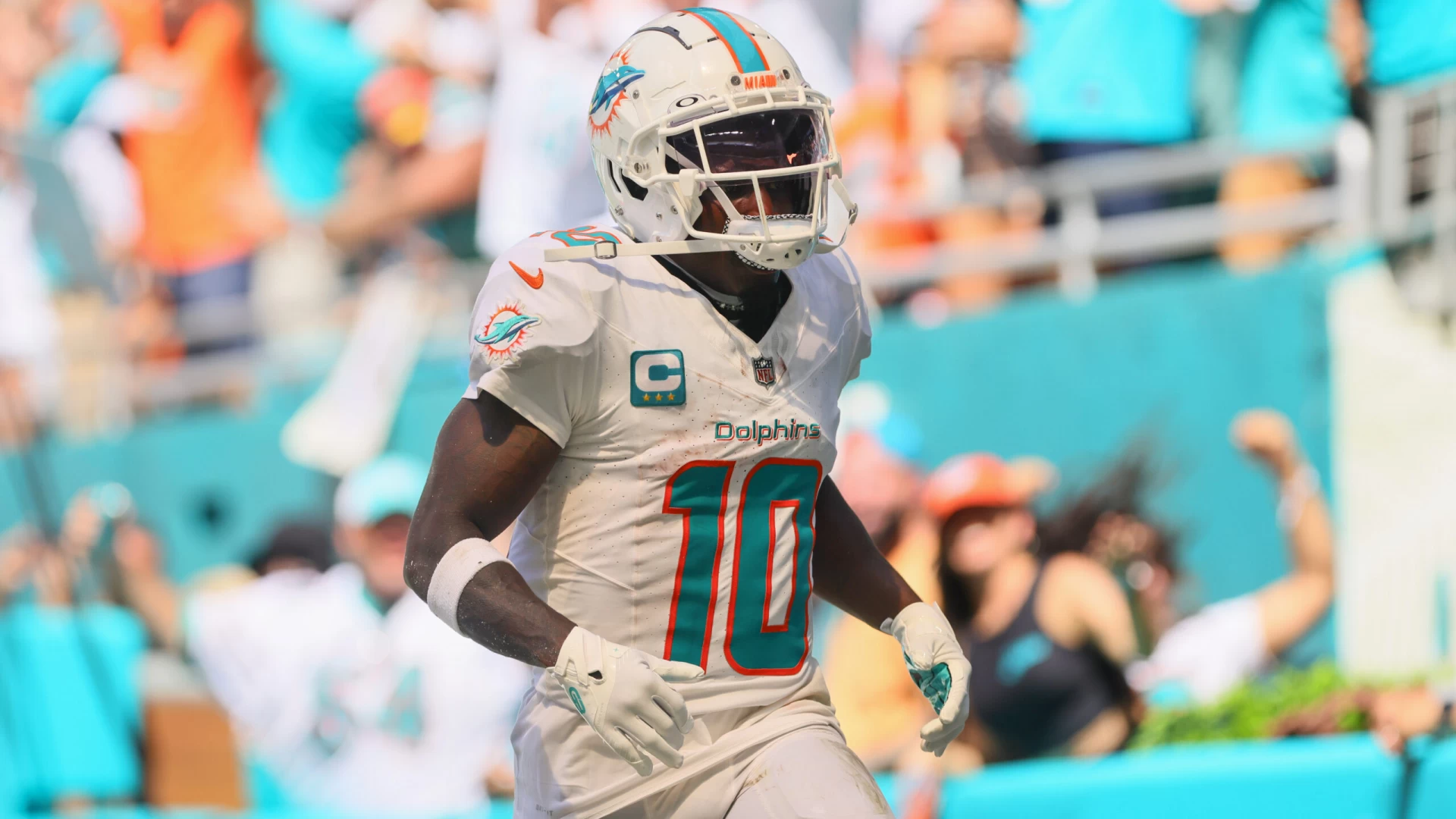 Dolphins’ Tyreek Hill Primed for Offensive Explosion vs Colts