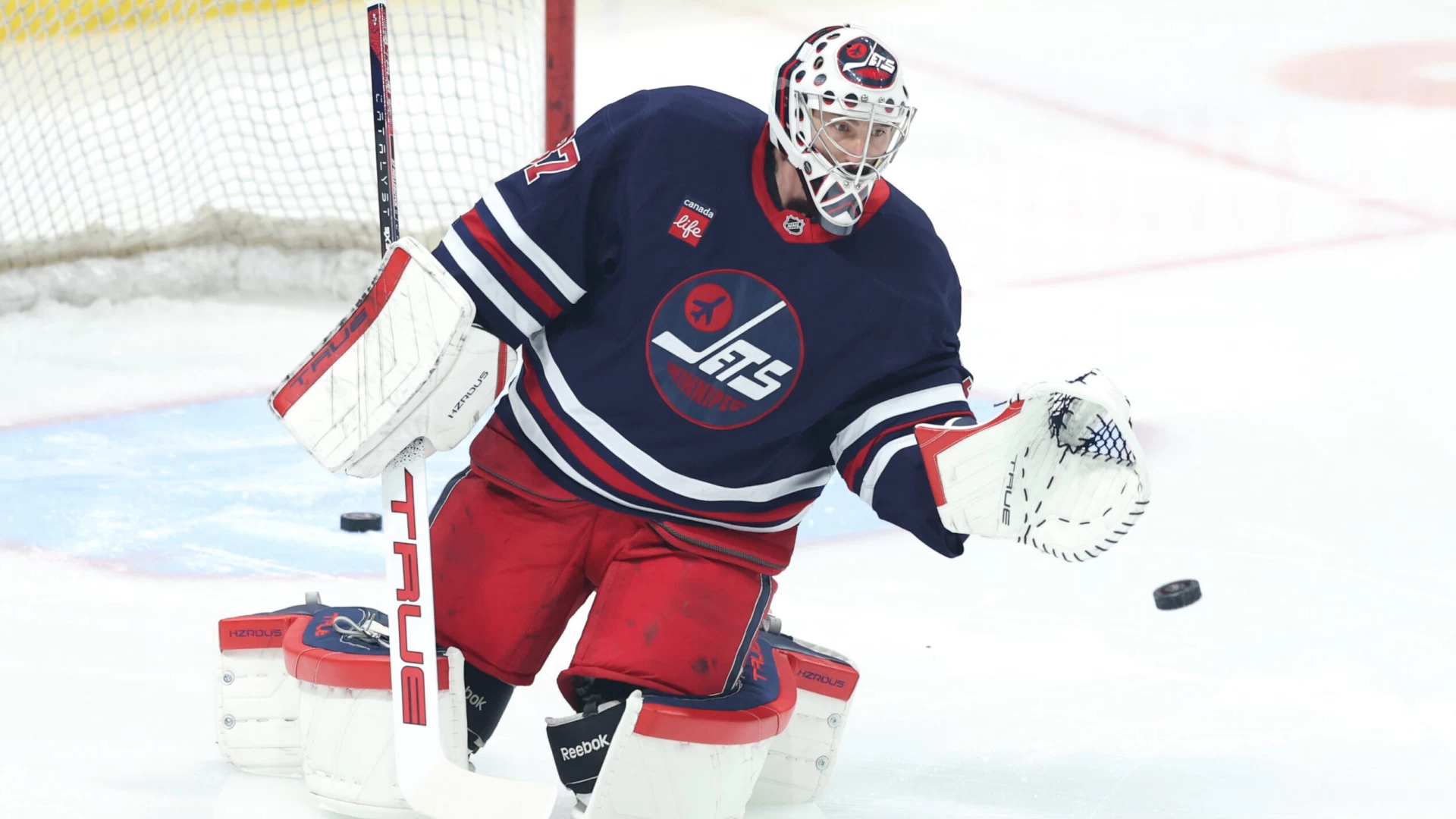 NHL Hart Trophy Betting Trends: Draisaitl, Matthews & Hellebuyck Popular Plays