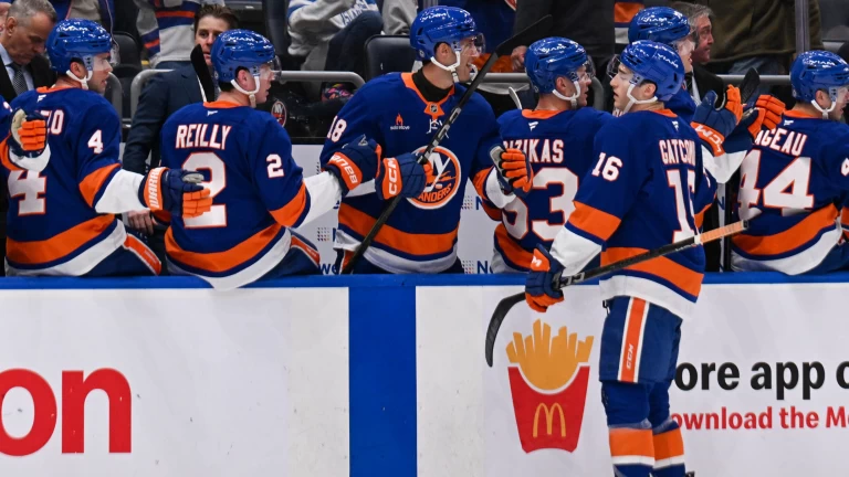 NHL Monday Predictions | Red Wings, Islanders and Wild Best Bets