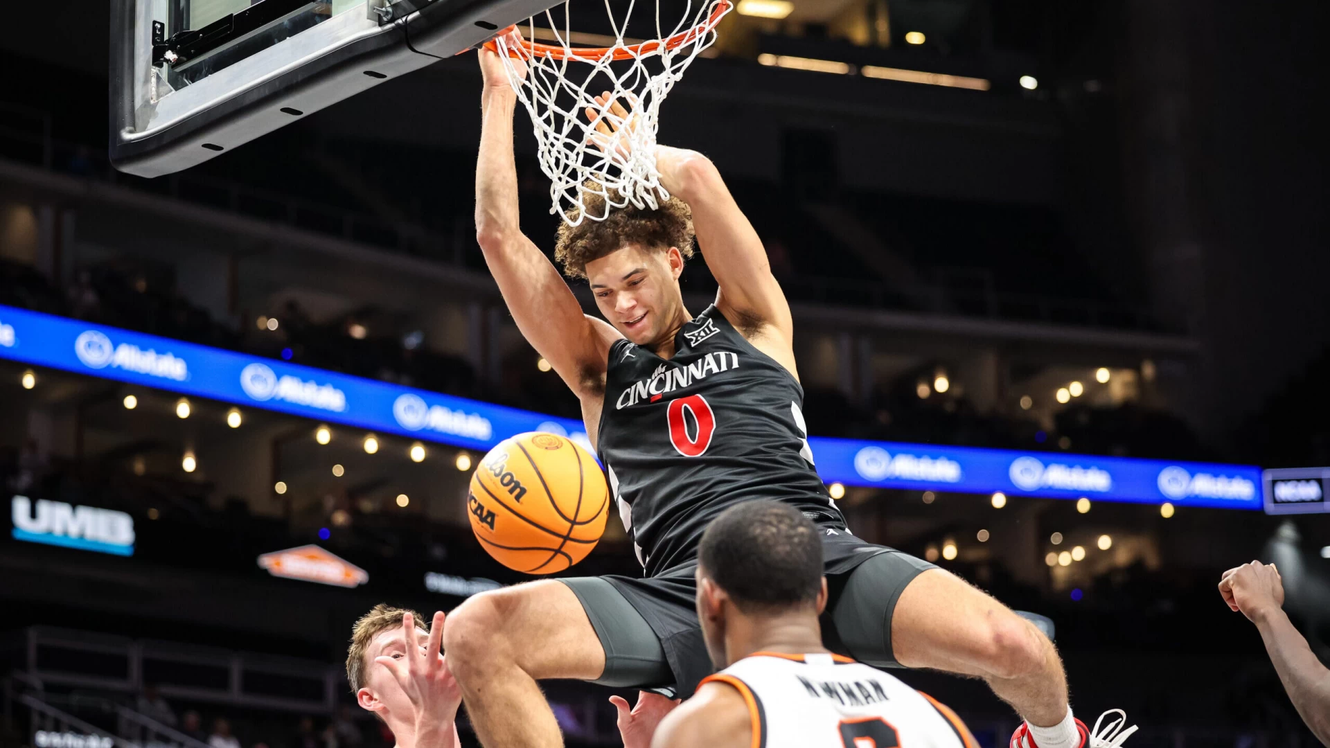 College Basketball Crown: Best 3-Leg Parlay for Tuesday