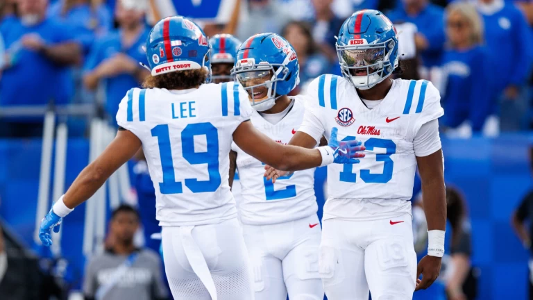 12-Team College Football Playoff Bracket Based on ESPN’s Projections