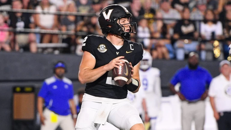 College Football: Ranking All 16 SEC Quarterbacks by ESPN's QBR