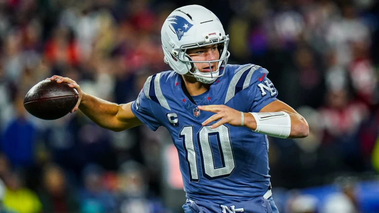 Power Ranking the NFL's Best 10 Quarterbacks Heading Into Week 12