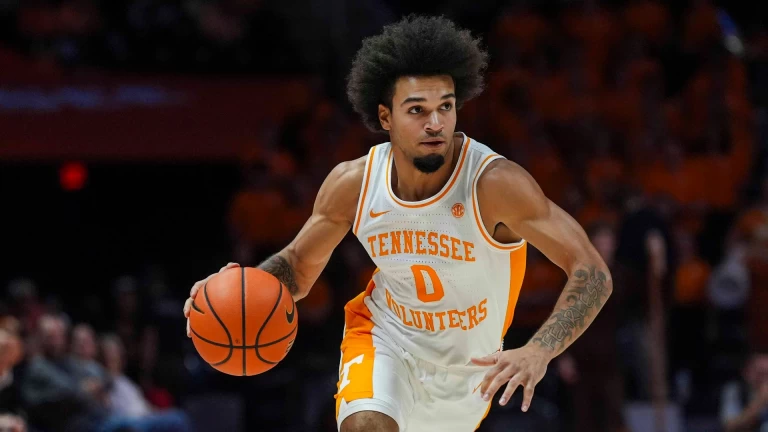 Best Bets for Tuesday's College Basketball Slate: Tennessee's Road Test, Oregon Hosts USC