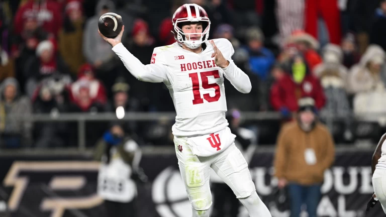 College Football: All 16 Qualifying Big Ten QBs Ranked by ESPN's QBR | Final Regular Season Numbers