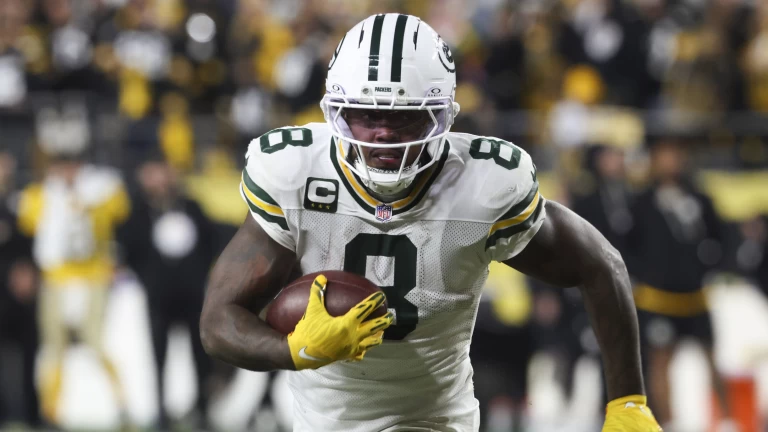 Green Bay Packers Favored by 2.5 Points Against the Denver Broncos: Key Insights