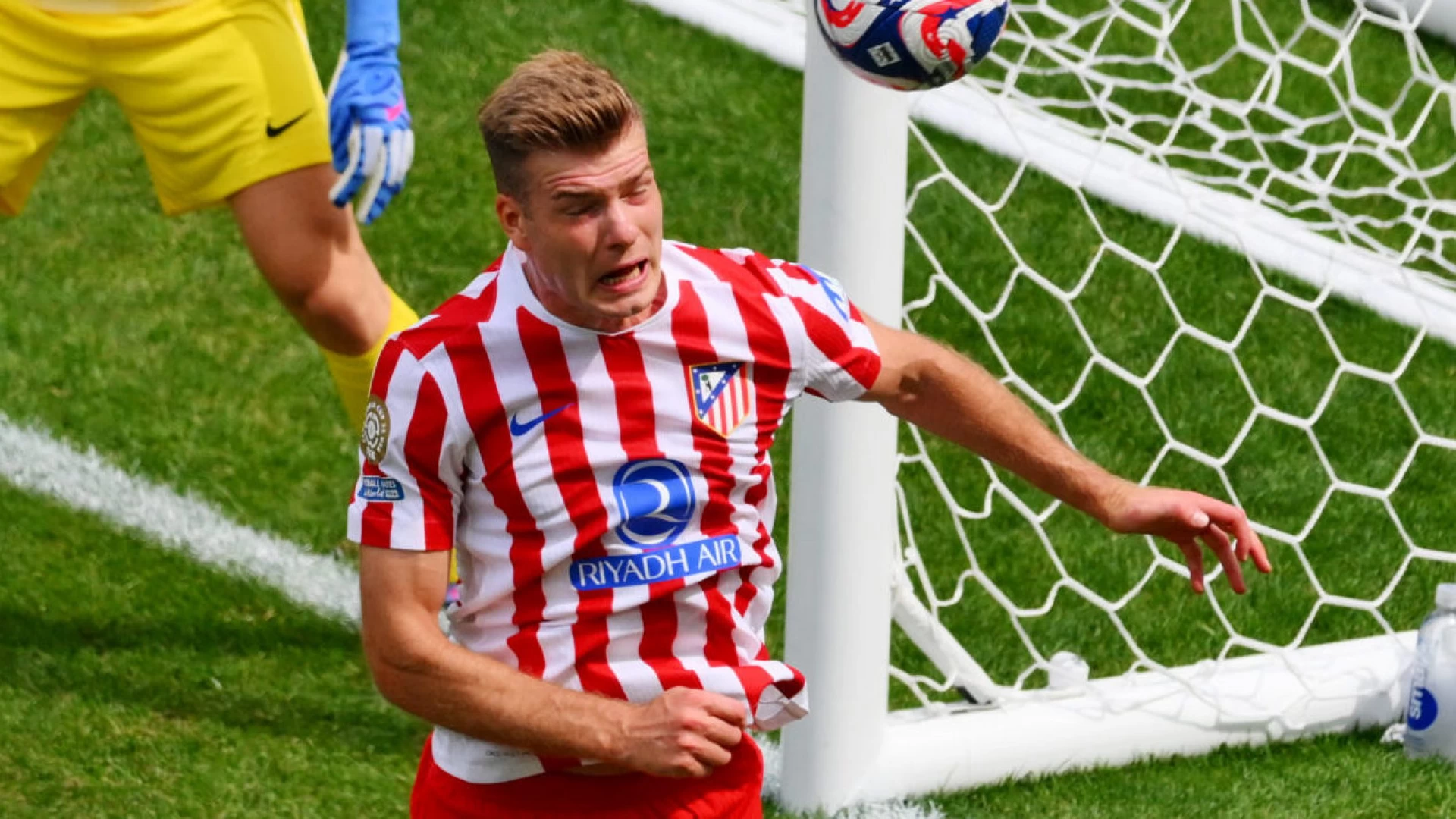 Atlético Madrid Overwhelms Club Brugge: Sørloth Hat-Trick Seals Round of 16 Spot