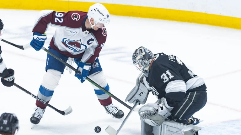 Kings can't get past Avalanche despite individual standouts