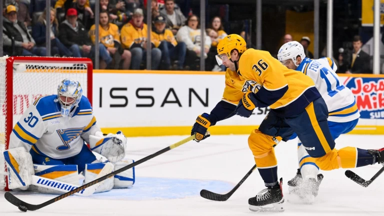 Golden Knights acquire defensive-minded forward from Predators