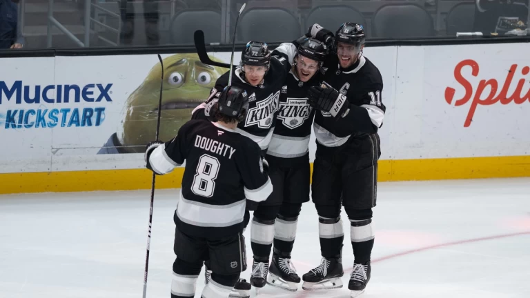 Kopitar steps up in 1,500th game as Kings beat Islanders