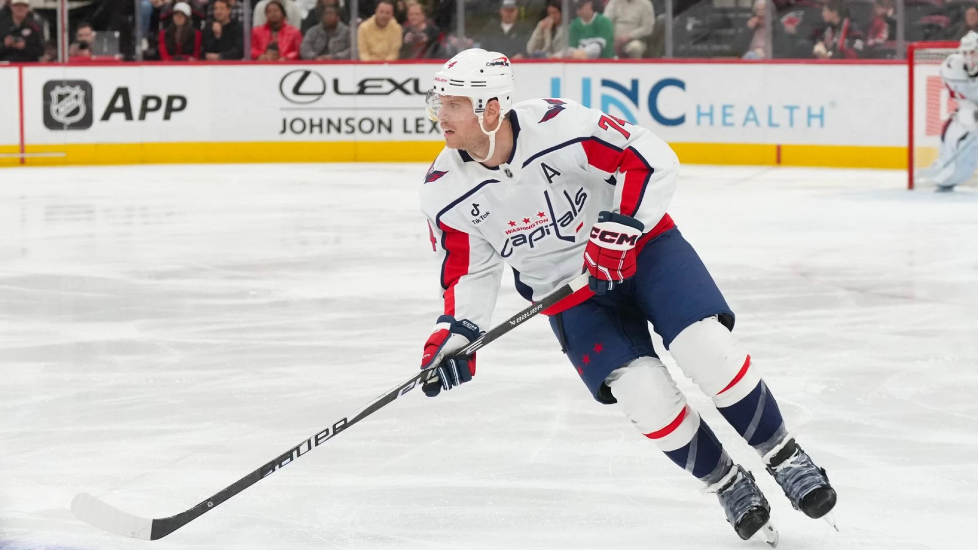Ducks bolster blue line, acquire veteran John Carlson from Capitals