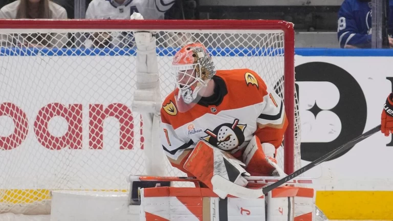 Ducks lose 3-1 lead in eventual defeat by Maple Leafs