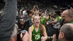Wooden Award Flashback: Sabrina Ionescu, Oregon's triple-double Duck, makes her mark