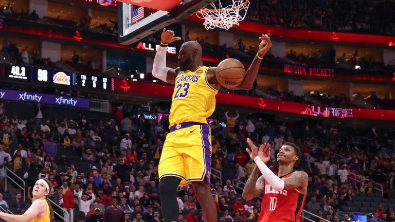 Luka Dončić Leads Lakers’ Late Surge in 100-92 Win Over Rockets for 6th Straight Victory
