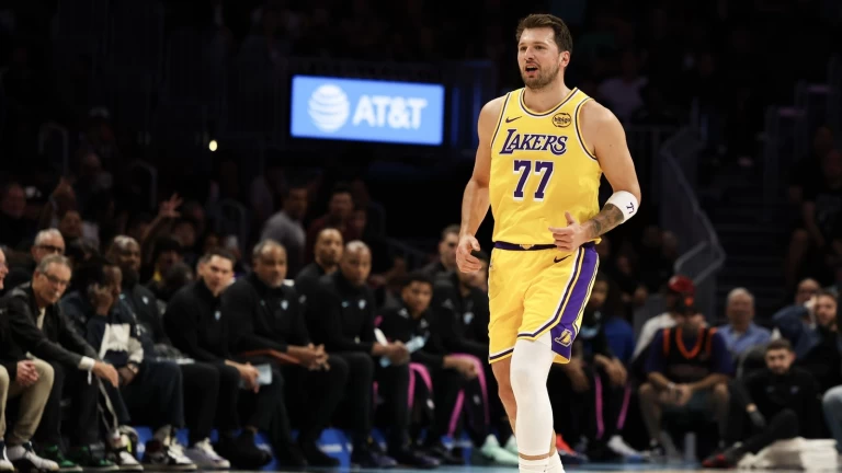 Dončić drops 60 as Lakers win eighth straight