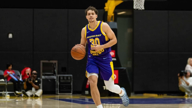 Defense sets tone as South Bay Lakers pull away from Grand Rapids