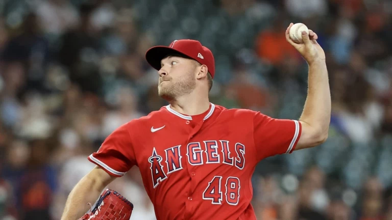 Angels' bullpen flares up, blows six-run lead in first loss