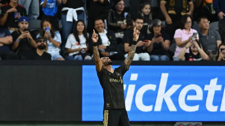 Historic start continues for LAFC in dominant win over Orlando City Latest Video Thumbnail