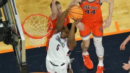 UConn Outlasts Illinois 71-62 to Secure College Basketball National Final Spot