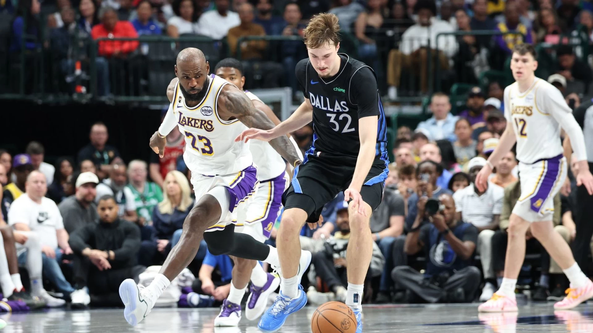 Hobbled Lakers fall to Dallas