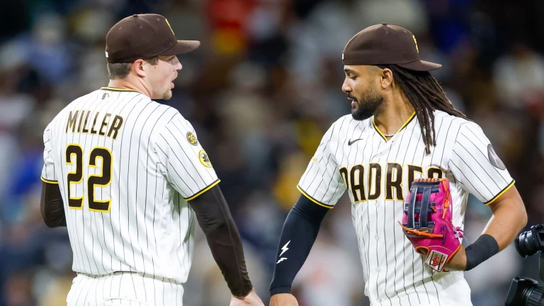 Padres stay hot, win sixth straight in opener against Mariners Latest Video Thumbnail