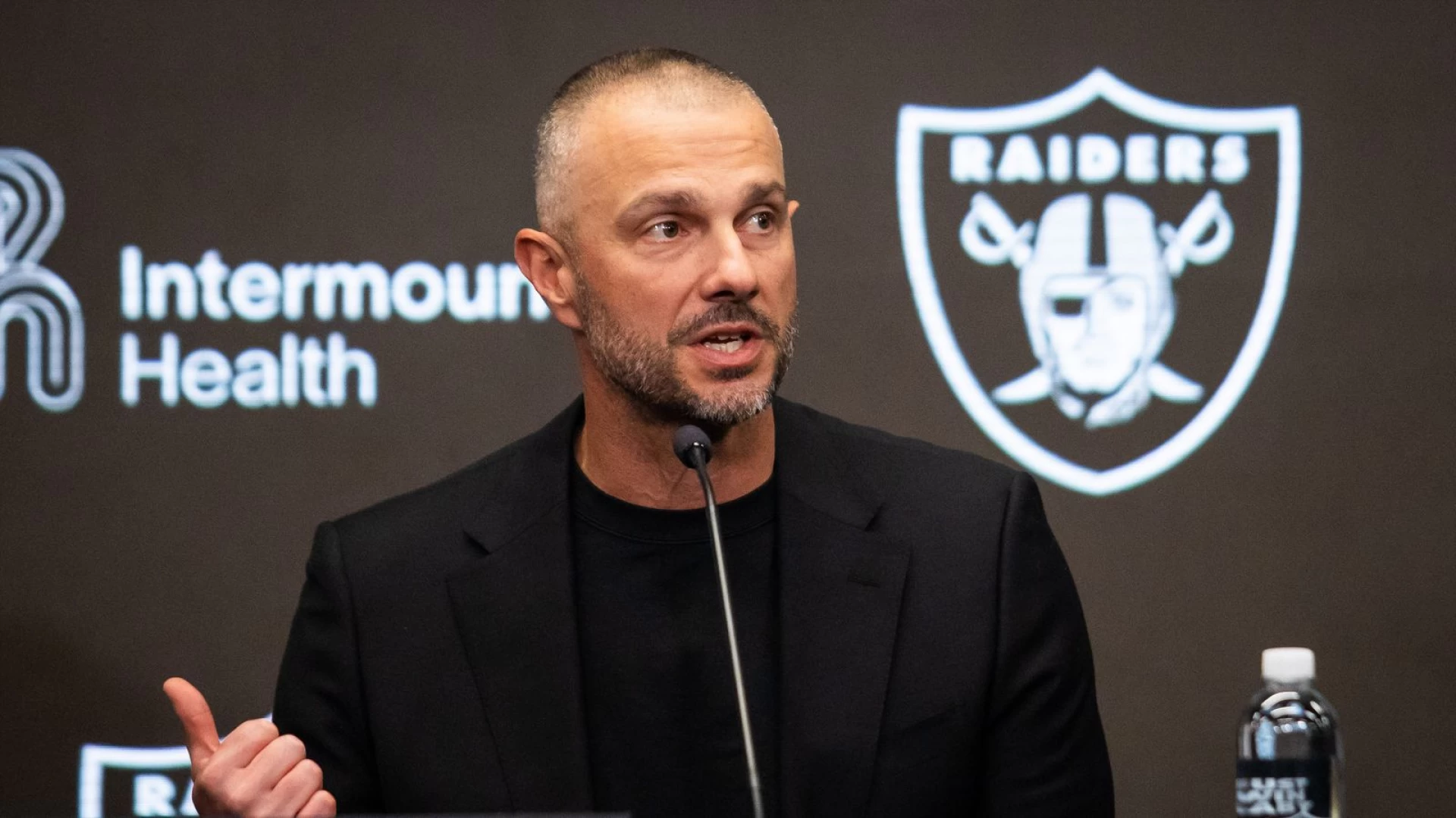 Raiders GM John Spytek makes announcement on starting QB timeline