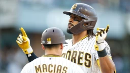 Padres Stay Red-Hot, Sweep Mariners for Eighth Straight Win