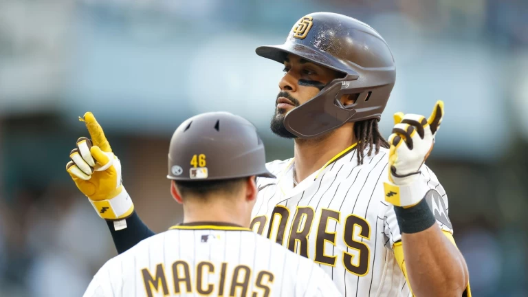Padres Stay Red-Hot, Sweep Mariners for Eighth Straight Win