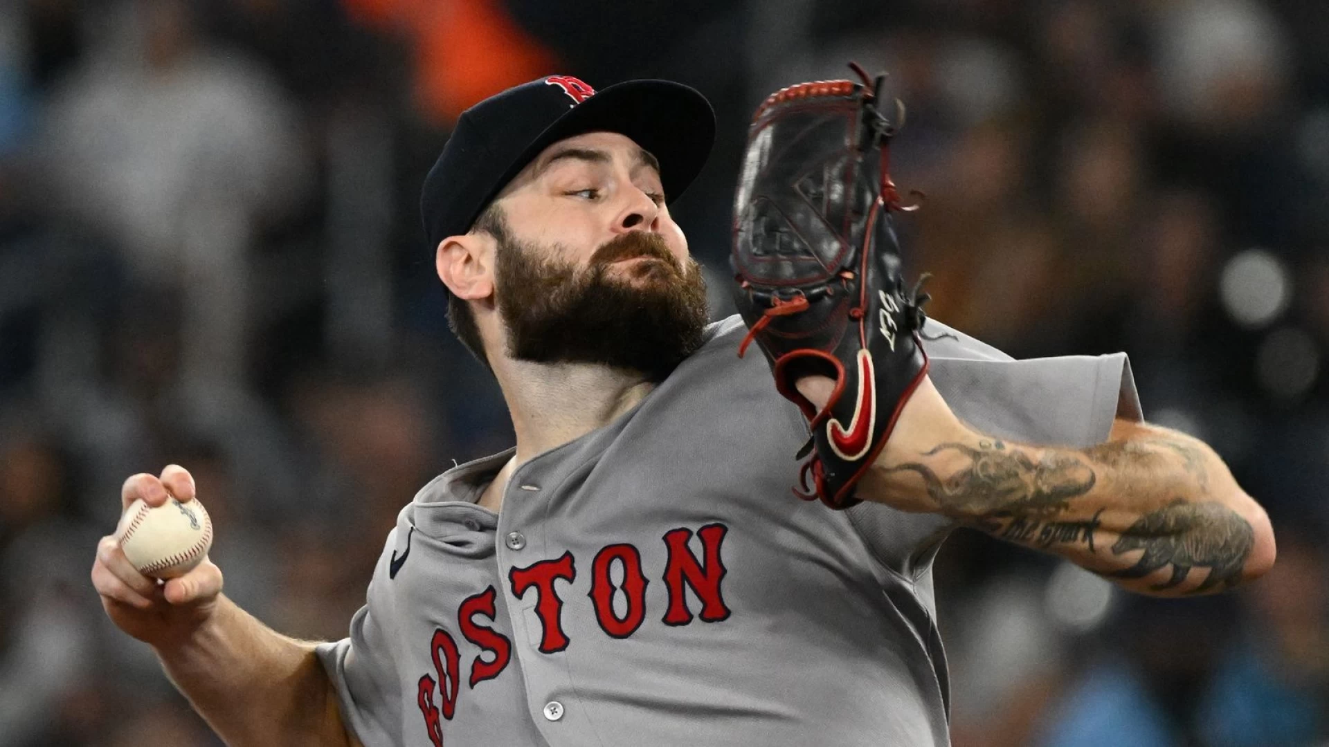 Padres sign free agent starter Lucas Giolito to one-year contract