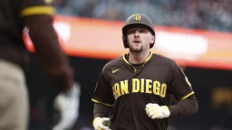 Padres offensive struggles continue in series opener against Giants
